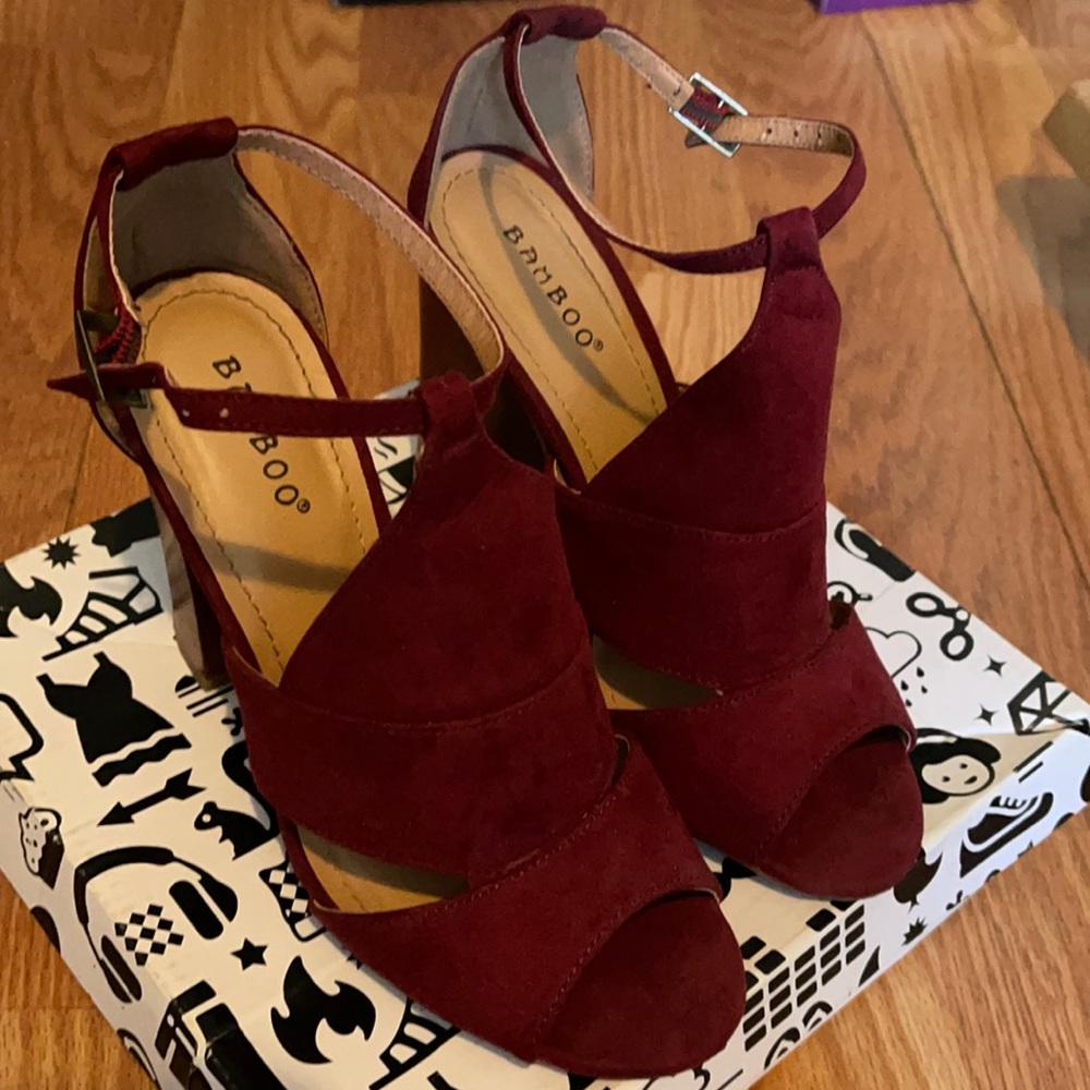 Casual burgundy heels